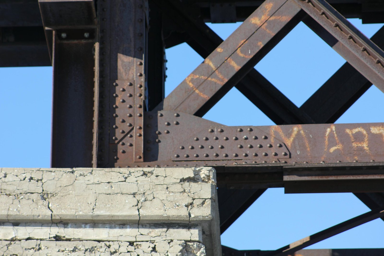 Lower angle connection